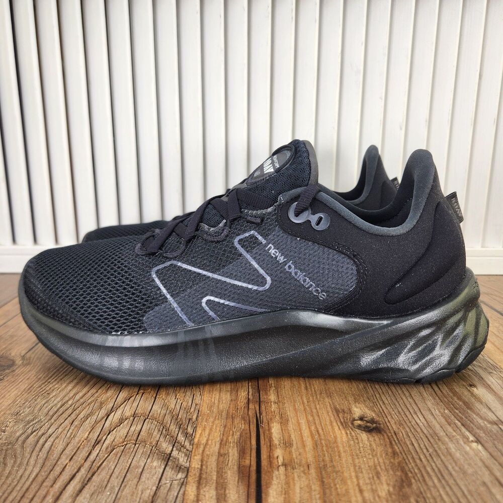 New Balance Men’s Black Athletic Running Shoes - Picture 4 of 11